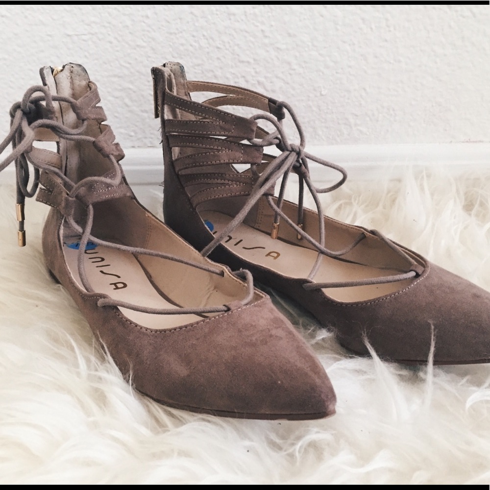 Pointed toe tie up flats (taupe/grey color)